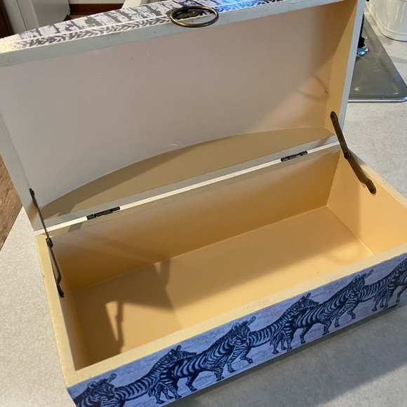 Wooden box (zebra) - Picture 3 of 5